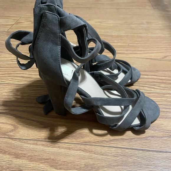 NEW Torrid Heels 8.5 - Picture 2 of 5